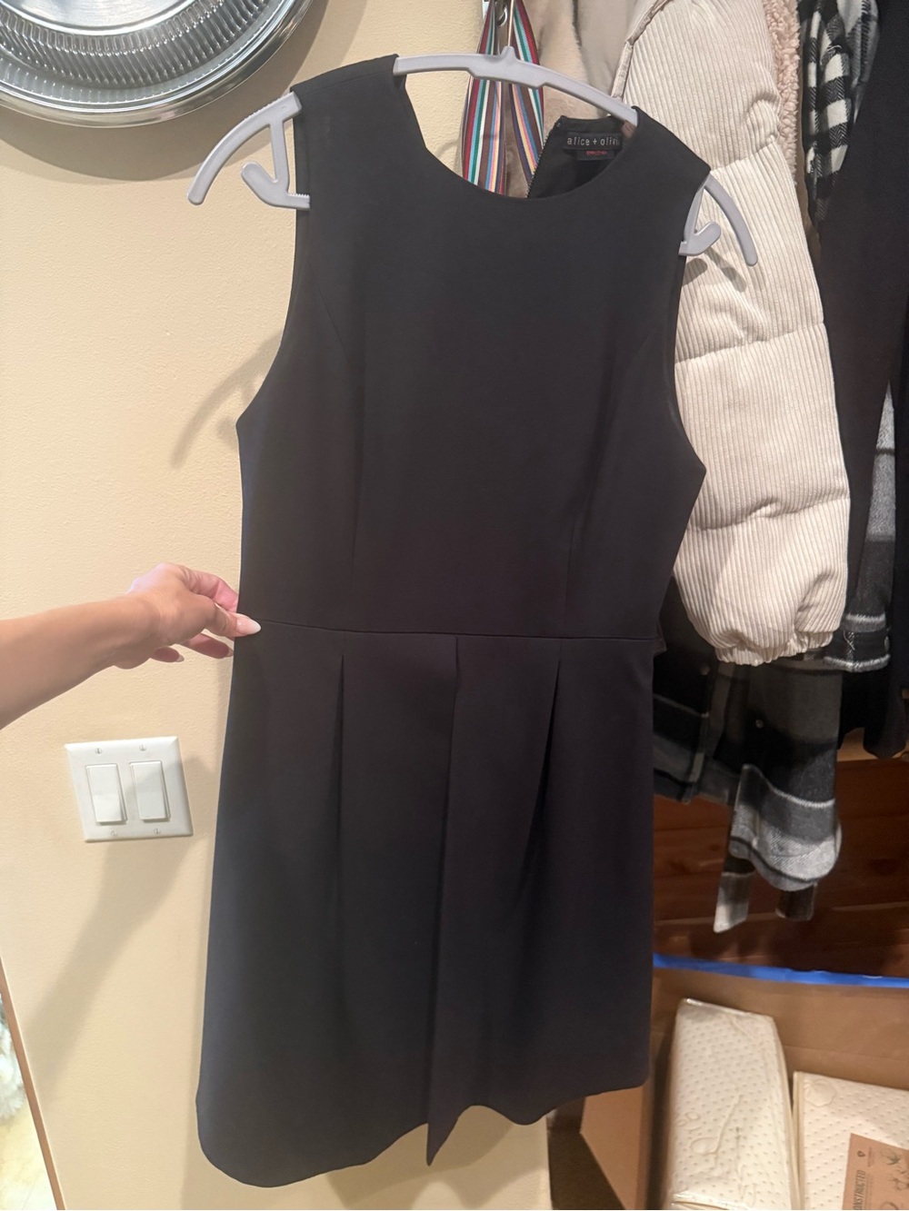 Black Sleeveless Sheath Dress